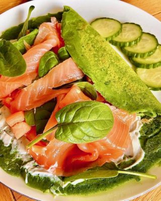 Spinach Pancakes with Smoked Salmon and Cream Cheese